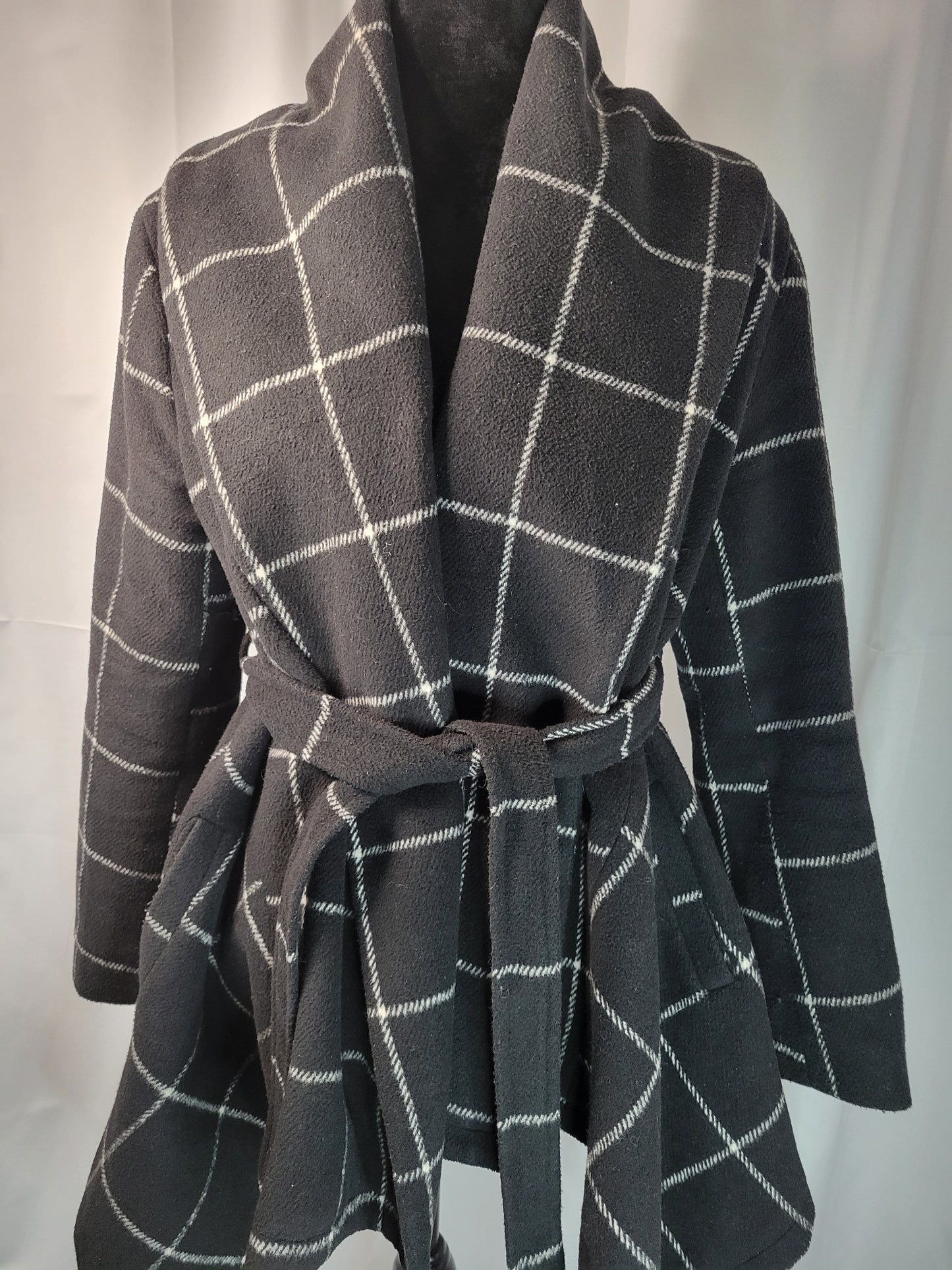 Chic Black & White Plaid Wrap Coat – Timeless Elegance Meets Modern Style