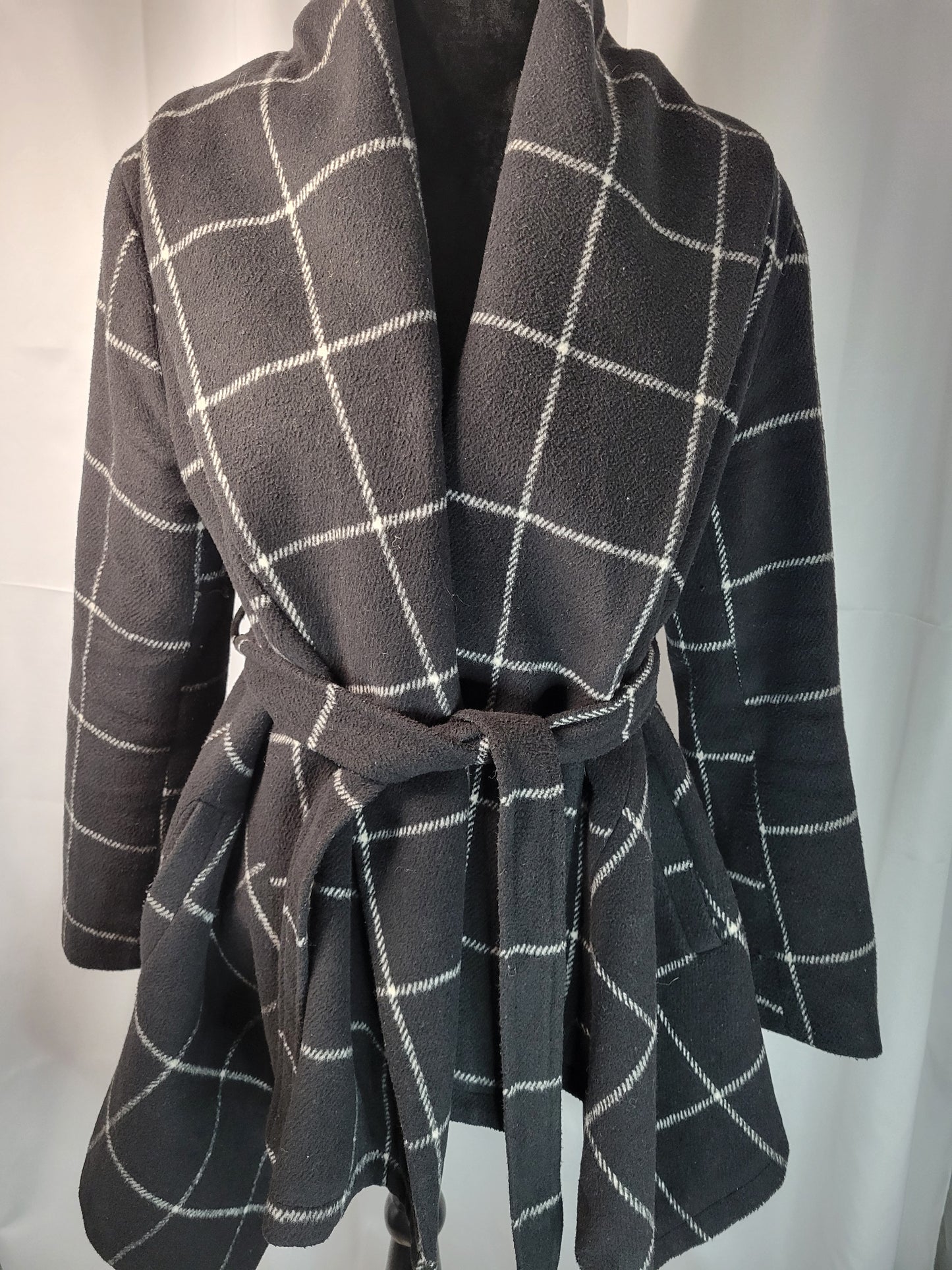 Chic Black & White Plaid Wrap Coat – Timeless Elegance Meets Modern Style