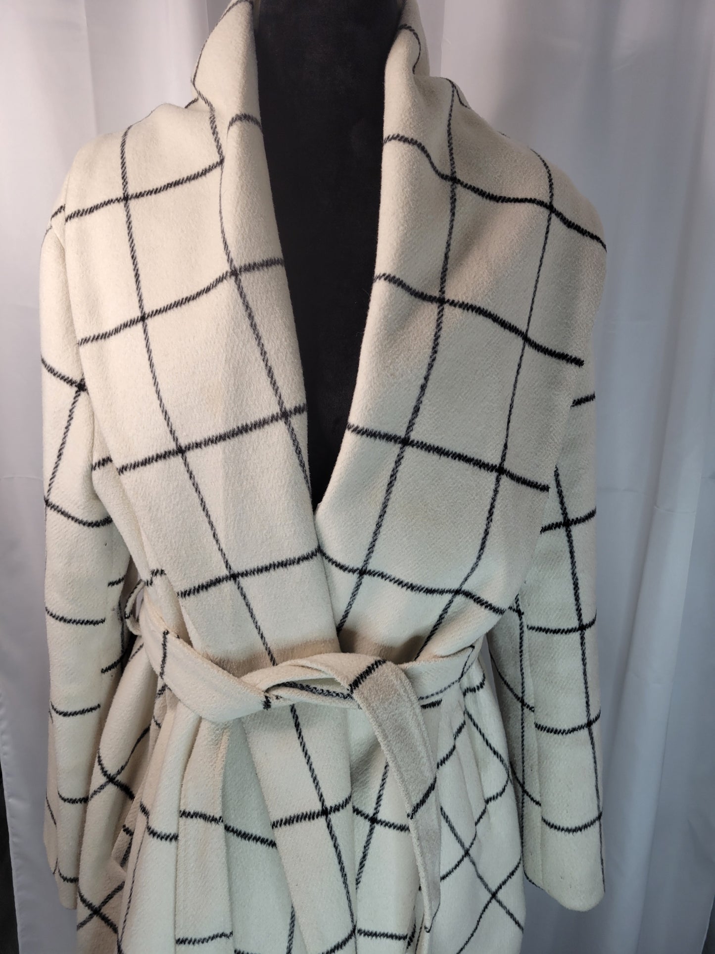 Chic White & Black Plaid Wrap Coat – Timeless Elegance Meets Modern Style