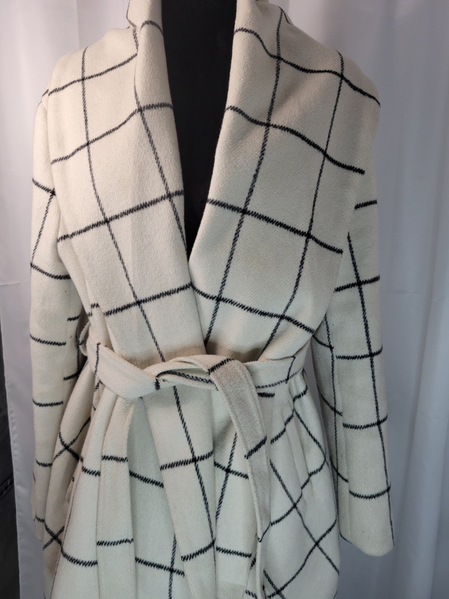 Chic White & Black Plaid Wrap Coat – Timeless Elegance Meets Modern Style