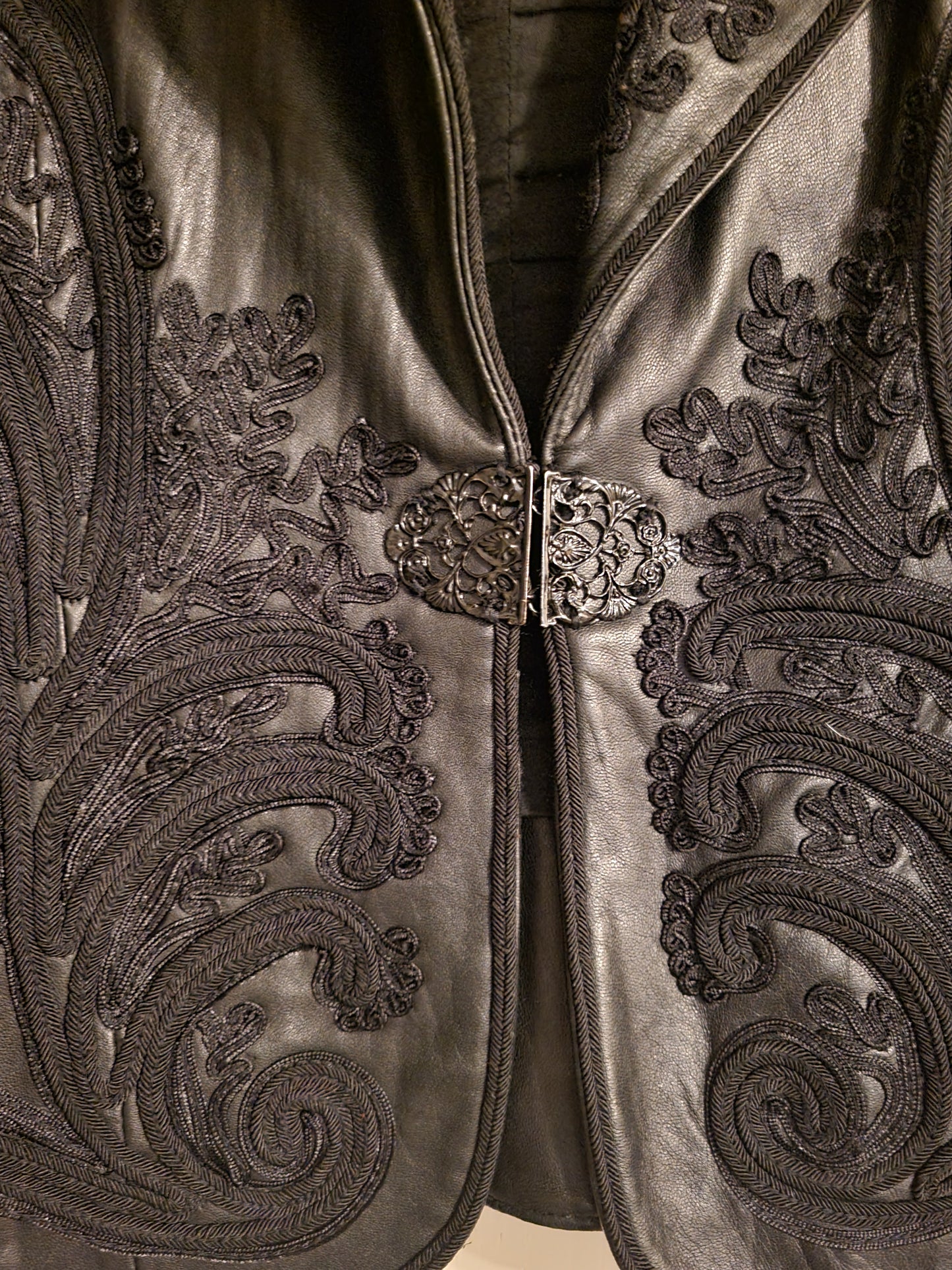 Peter Nygard | The Luxe Command Jacket – Embroidered Leather Statement - Size XL